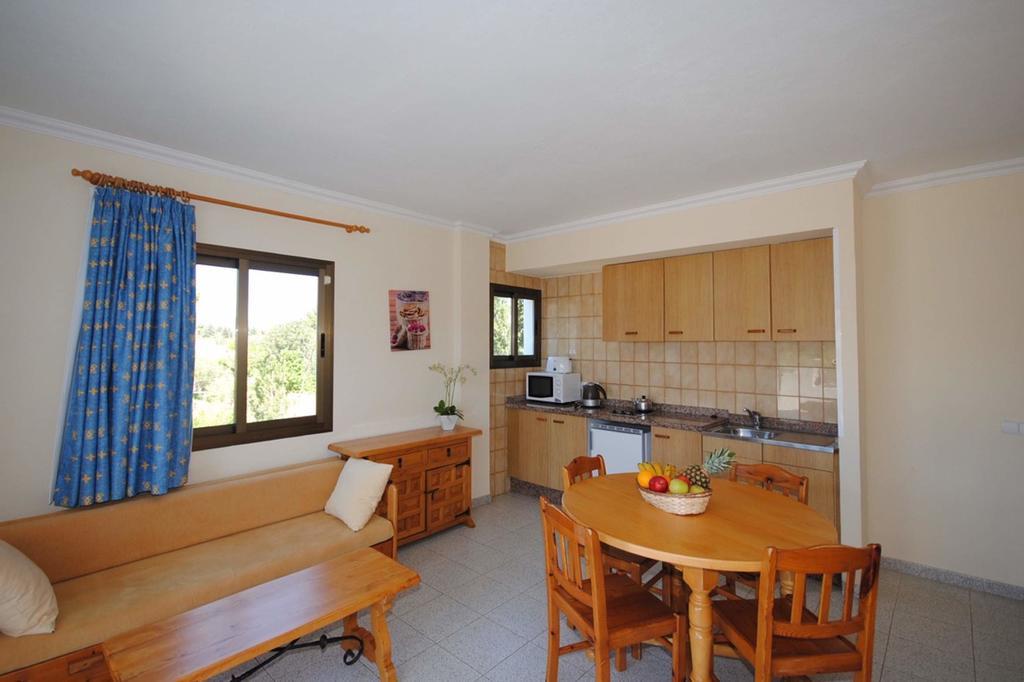 Casa Luis Apartments Santa Eulária des Riu Quarto foto